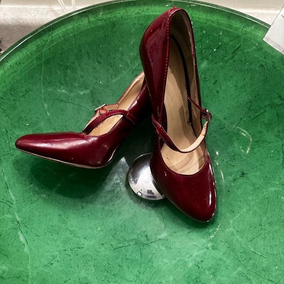 Saks fifth avenue shoes I good condition - Picture 2 of 6